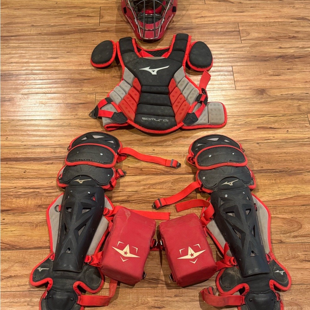 Mizuno Black and Red Catcher's Gear Set